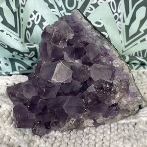 Cut base amethyst crystal cluster from Brazil
